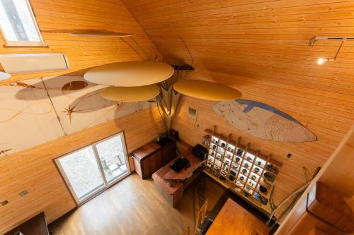 an overhead view of a room with wood paneling at Kussharoko Artemina Lotus in Teshikaga
