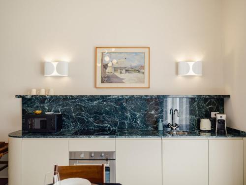 Sergio - Stylish Apartment with Private Patio