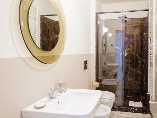 Sergio - Stylish Apartment with Private Patio