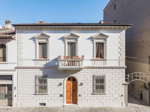 Sergio - Stylish Apartment with Private Patio