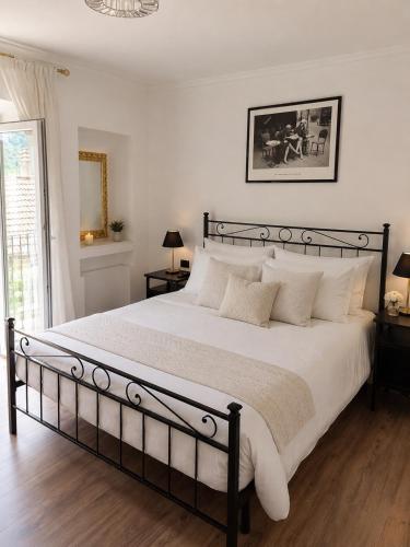 a bedroom with a large bed with white sheets at La dolce vita in Zelbio