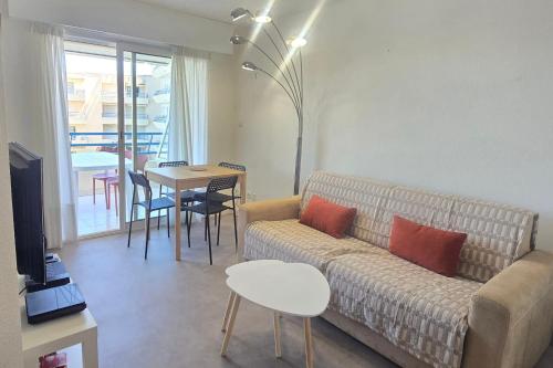 Studio for 4 with pool 350m from beach