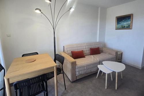 Studio for 4 with pool 350m from beach