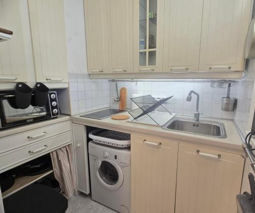 Studio for 4 with pool 350m from beach