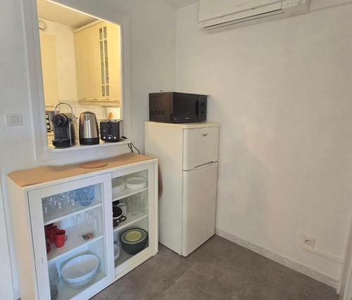 Studio for 4 with pool 350m from beach