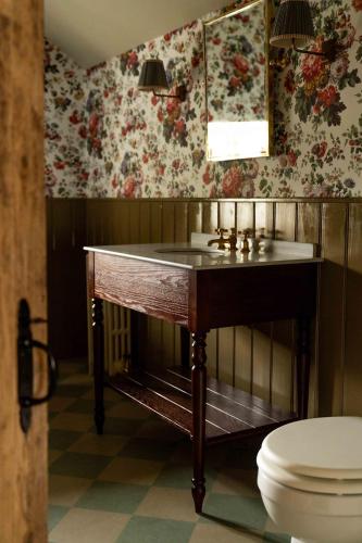 a bathroom with a sink and a toilet at The Norman Knight in Whichford