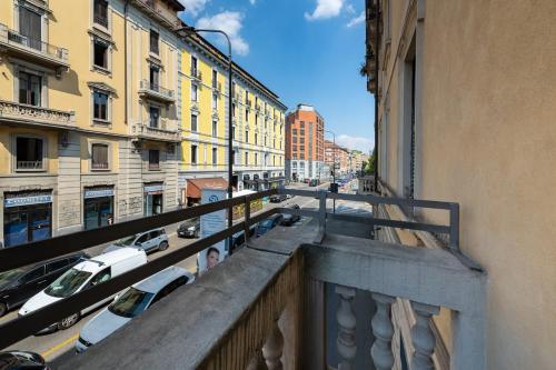Isola - Porta Nuova- Elegant 1BDR apartment with balcony