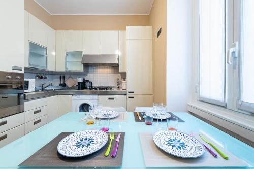 Isola - Porta Nuova- Elegant 1BDR apartment with balcony