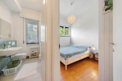 a small bedroom with a bed and a sink at Casa alta lucio in Bonassola
