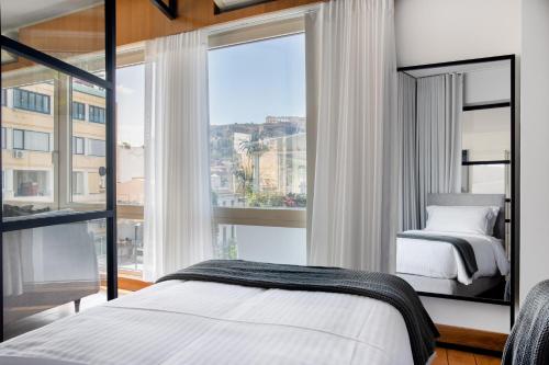 The Grand Acropolis Jacuzzi Residence