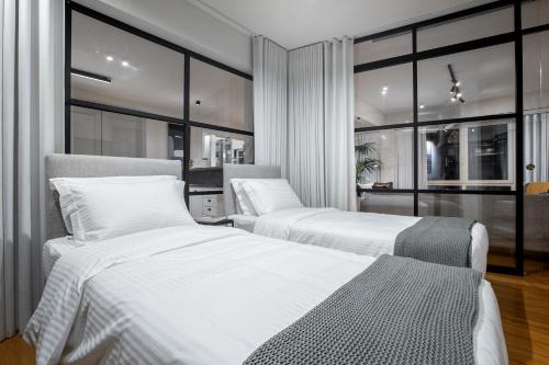 The Grand Acropolis Jacuzzi Residence