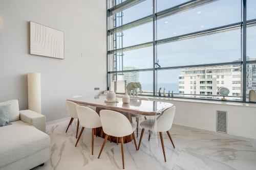 Penthouse Duplex with TOP Views!