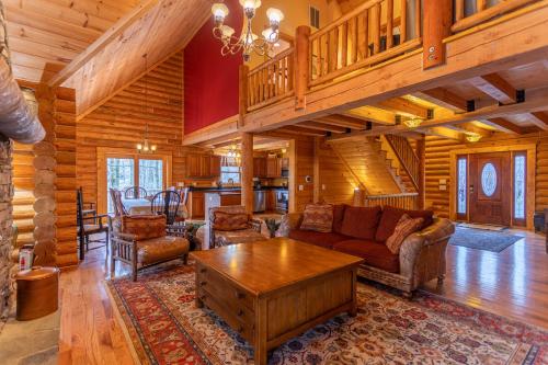 a living room with a couch and a table at The Feisty Fox in Sugar Mountain