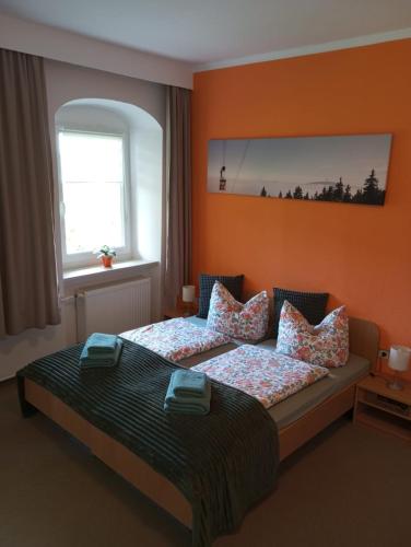 a bedroom with a bed and a window at Übernachten im 500 Jahre alten ehemaligen Pochwerk im Erzgebirge - Pension ,,Sommerfrische'' in Ehrenfriedersdorf