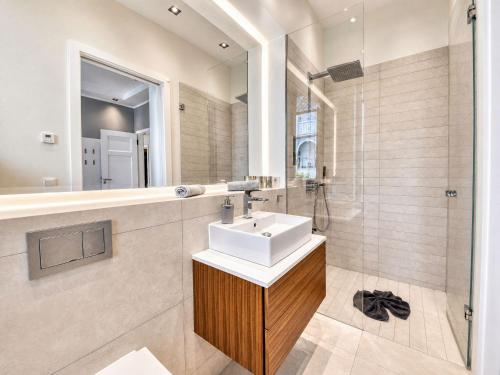 a bathroom with a sink and a mirror at Ferienwohnung Luxus Sonnensuite in der Strandvilla Charlotte Binz in Binz