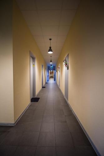 an empty hallway in an office building at Hostel Gästehaus Kaiserpassage- Ihr Cityhostel in Karlsruhe