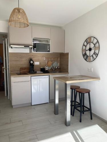 Studio rénové à 200 m de la plage