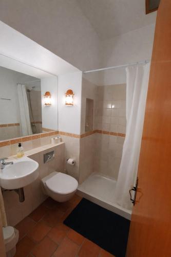Oura Family House