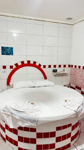 a red and white bed in a room at Pousada Zambaiam in Torto