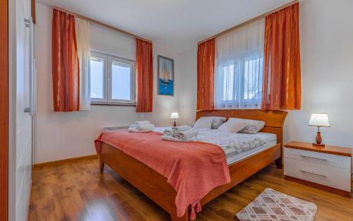 Sunshine Apartment Medulin , seafront terrace, free parking & pet friendly