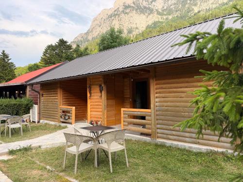 a cabin with a table and chairs in front of it at Valbone Two E in Valbonë