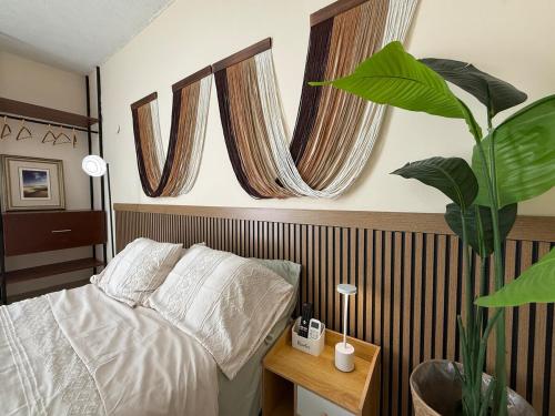 a bedroom with a v sign above a bed at Kinara merida yucatan con alberca y jacuzzi privado in Mérida