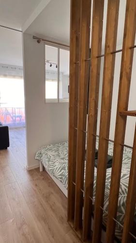 Fully renovated studio, terrace, parking, beach 3 min walk