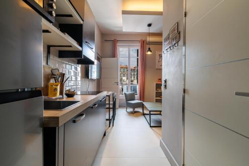Charming 1 Bdr Downtown