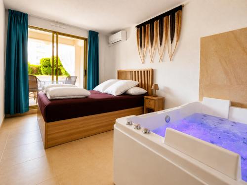 Port Fréjus Prestige Plage Piscine et Spa