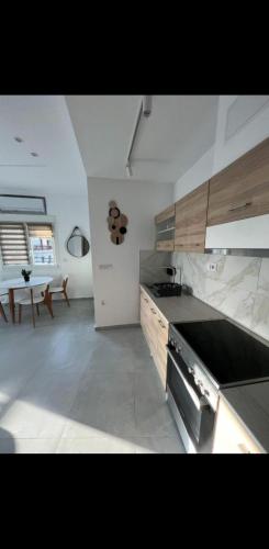 Calmio Athens 3