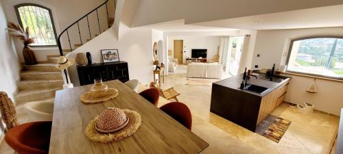 Villa 4P with private pool near the sea