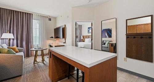 a hotel room with a kitchen and a living room at Best Western PLUS Hannaford Inn & Suites in Cincinnati