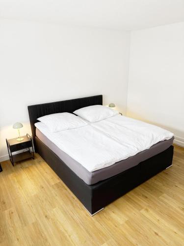 a bedroom with a large bed with white sheets at FeWo Reimer in Horn-Bad Meinberg