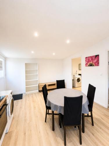 a dining room with a table and chairs at Chez Julia in Brech