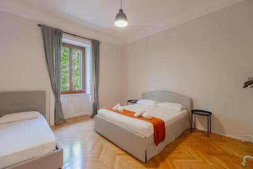 Velvet & Marble - Stylish Luxury City Center Apartment