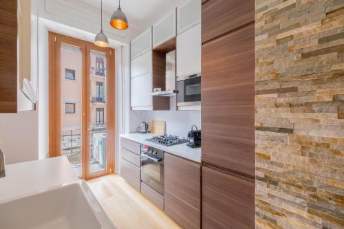 Velvet & Marble - Stylish Luxury City Center Apartment