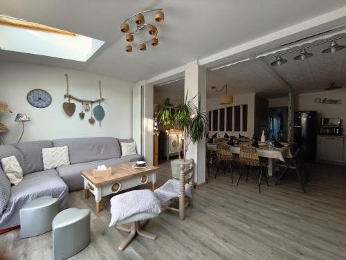 Maison entière 5 chambres à 10mn à pied de l'entrée principale du Circuit 24h Du Mans