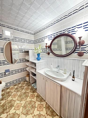 a bathroom with a sink and a mirror at Big vacation apartment BI in Guardamar del Segura