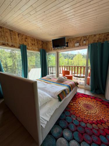 a bedroom with a bed and a large window at Апартаменти Smereka in Yablunytsya