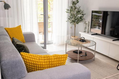 TT Luxury Homes I Aura - 2BR Lux Apt Kalamaria