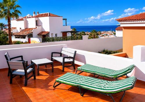 Bright and quiet apartment with ocean view