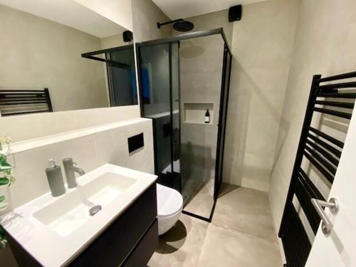 Newly renovated apartment next to marina