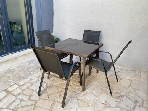 Newly renovated apartment next to marina