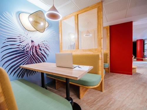 an office with a table with a laptop on it at ibis Styles Antibes in Antibes