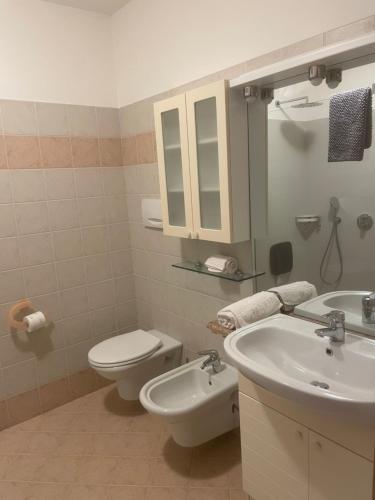a bathroom with a white toilet and a sink at LeRose in Cadine