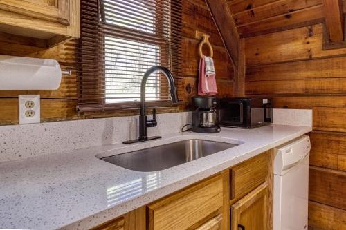 Mountaintop Romance private 10 mins from Gat and PF photo 9