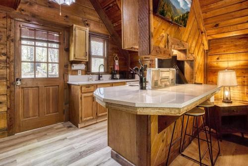 Mountaintop Romance private 10 mins from Gat and PF photo 6
