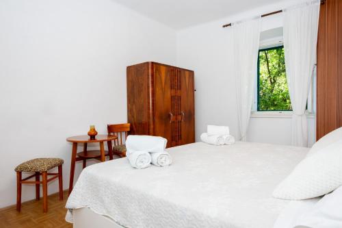 Apartment Stonehouse Near Sea