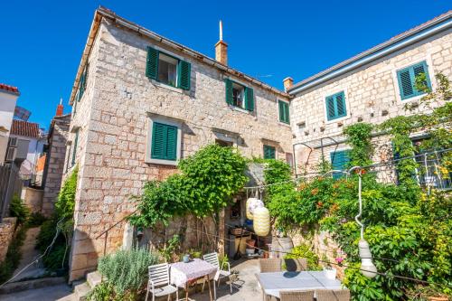 Apartment Stonehouse Near Sea