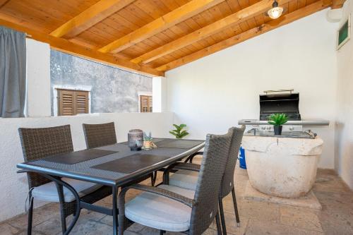 Apartment Stonehouse Near Sea